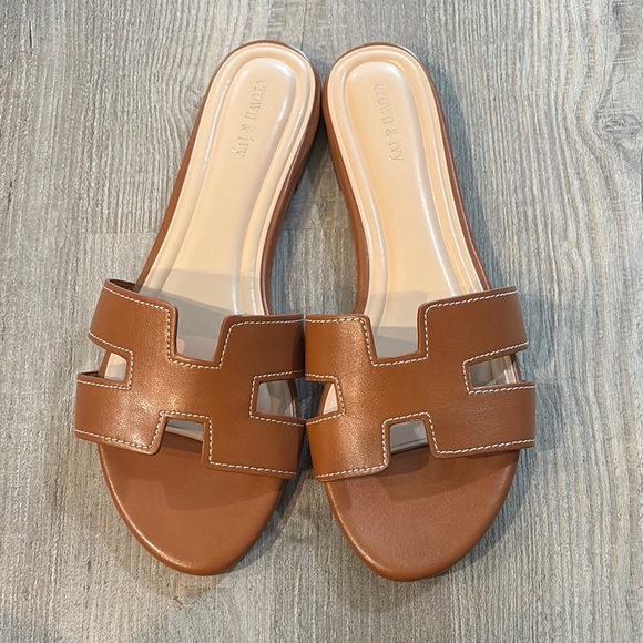 Crown & Ivy Brown Slide Sandals - Picture 2 of 7